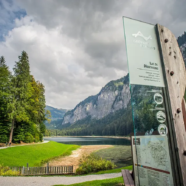 Totem d'entrée du géosite Unesco du lac de Monriond