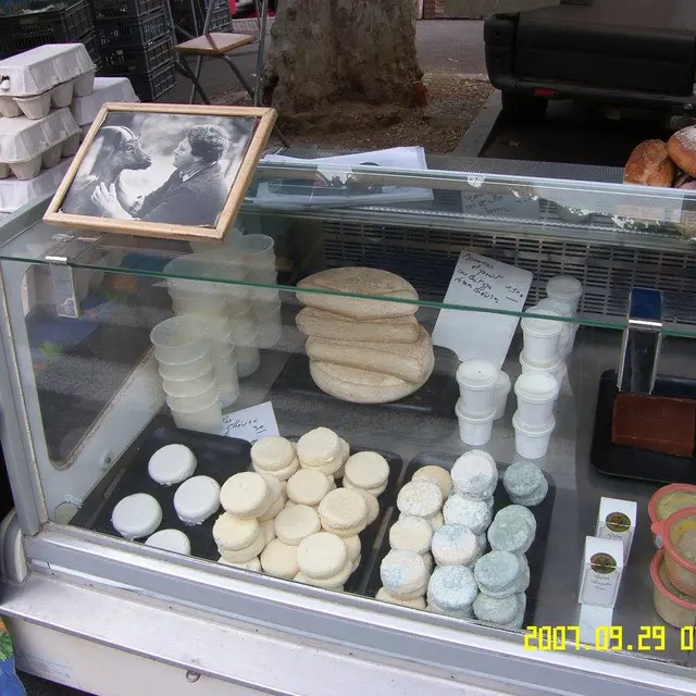 L'étale de la Bastide de la Cabrière sur le marché de Collobrières