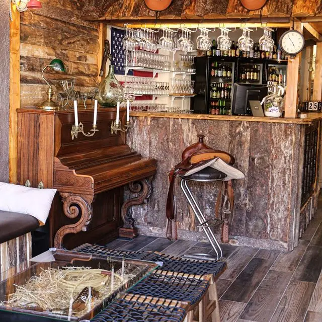 Bar et Tapas Le Saloon