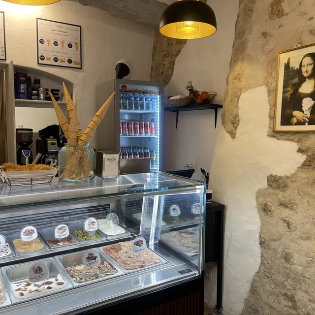 Mona Lisa_Saint-Paul-de-Vence