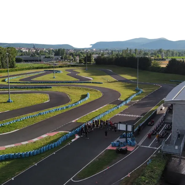 Vue d'ensemble_piste_batiment_exterieur.png