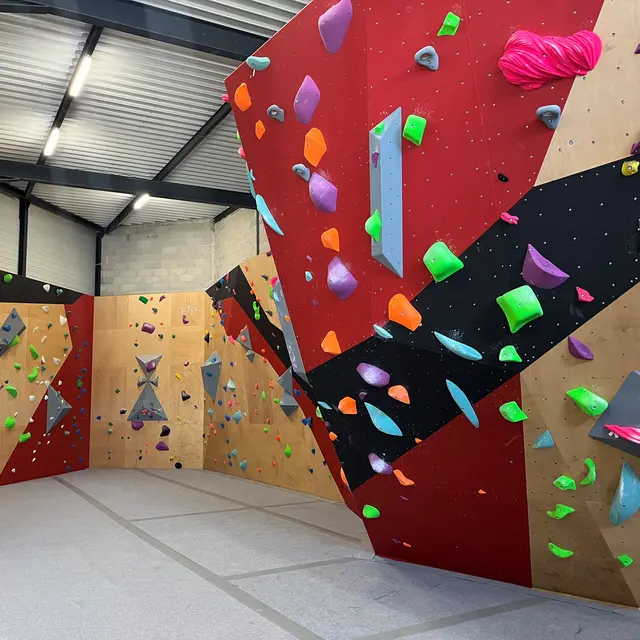 Bloc'UP - Salle d'escalade de bloc_Roquevaire