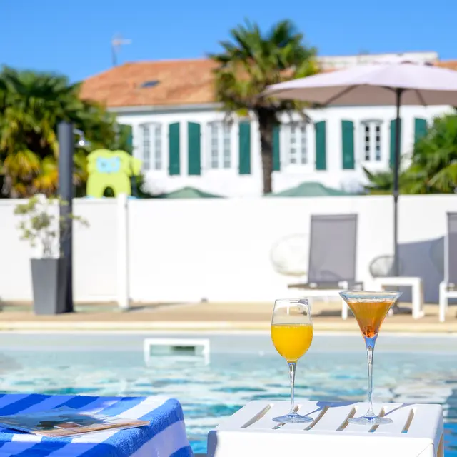 Piscine chauffée Le Clos Rhéa