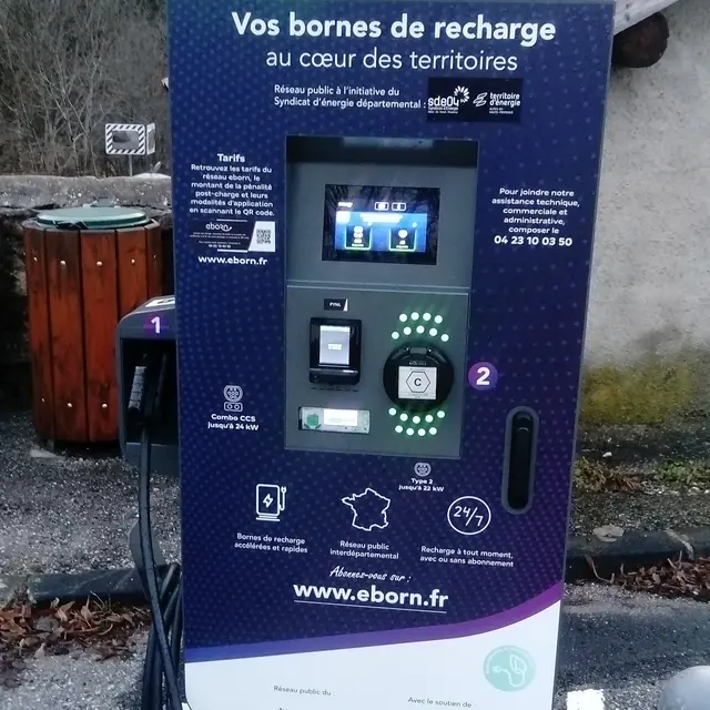 Borne de recharge pour véhicules électriques_Vergons