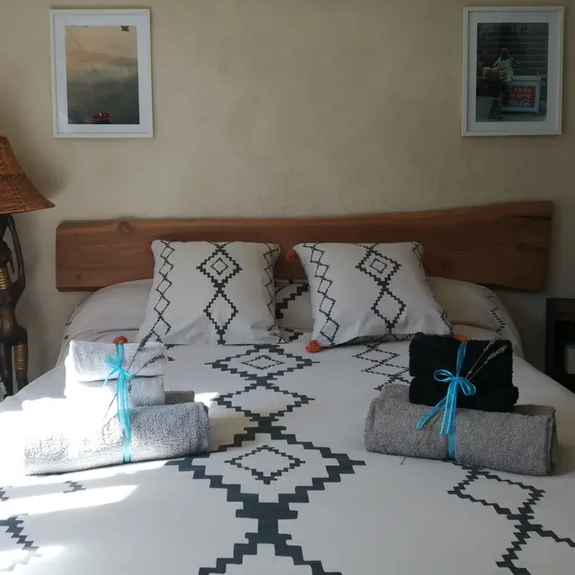 La chambre du haut avec la lit double