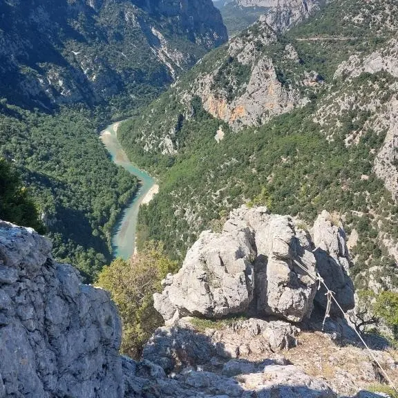 Sur la rive gauche du Verdon