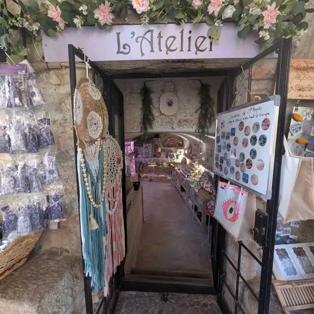 Boutique L'Atelier - Souvenirs artisanaux_Sainte-Agnès