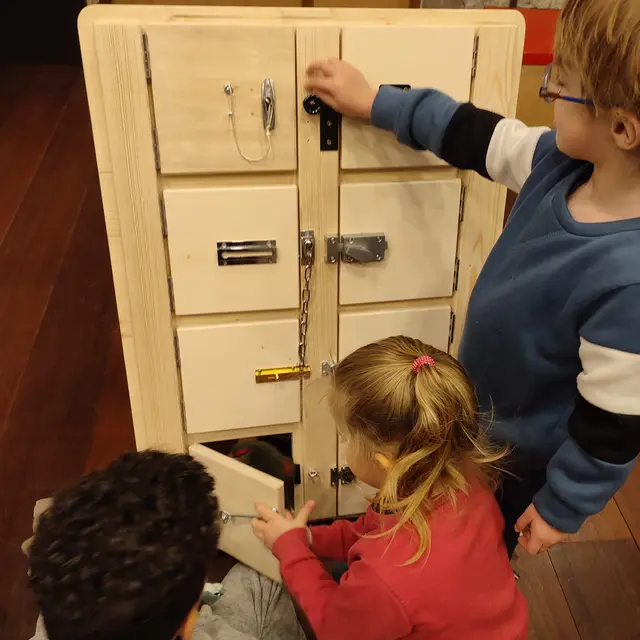 Toc, toc, toc, qui se cache derrière la porte? - Le coin des enfants (2 - 3 ans)_Chambéry