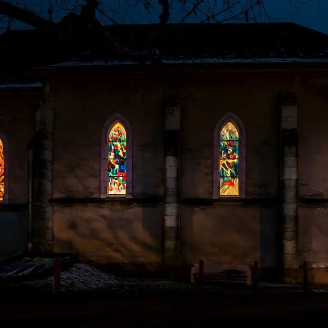 vitraux_de_nuit_ext_petit.jpg