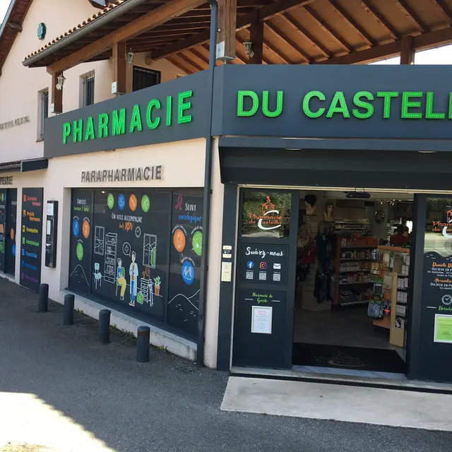 2025.pharmacie.le.castella.devanture.proche.CP.Jean.Magnard