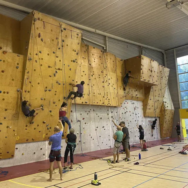Mur d'escalade - Gymnase du lycée des métiers Martin Bret_Manosque