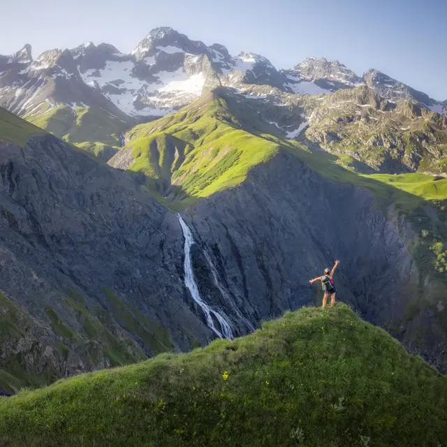 Le chapeau, vue sur la cascade de la Buffe