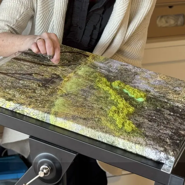 Travail en atelier sur parure de mur