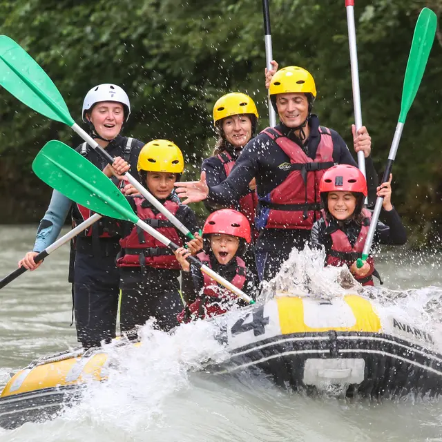 Activités d'eaux vives en famille avec Session Raft_Passy