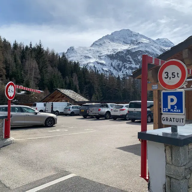 Parking extérieur les Maisonnettes_Sainte-Foy-Tarentaise
