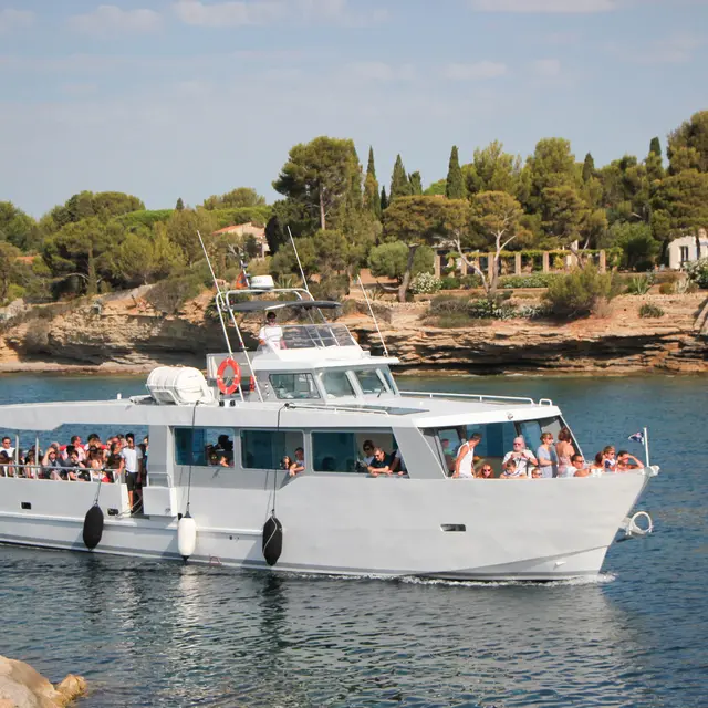 Balade en mer commentée des calanques avec l'Atlantide