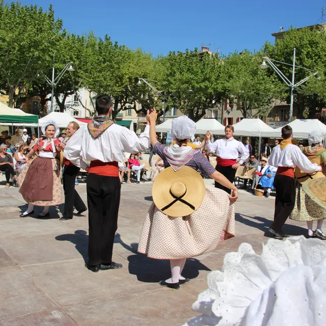 Danse Folkloriques avec la Brissaudo_Vence