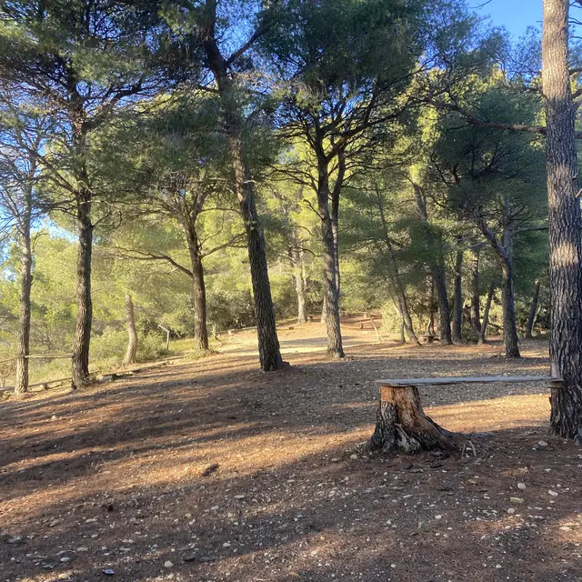 Aire de pique-nique sentier viticole et panoramique_Rasteau