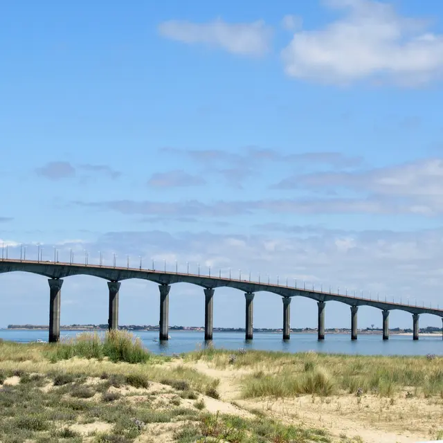 Pont de l'île de Ré depuis la dune