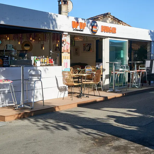 UP UP BURGER extérieur du restaurant