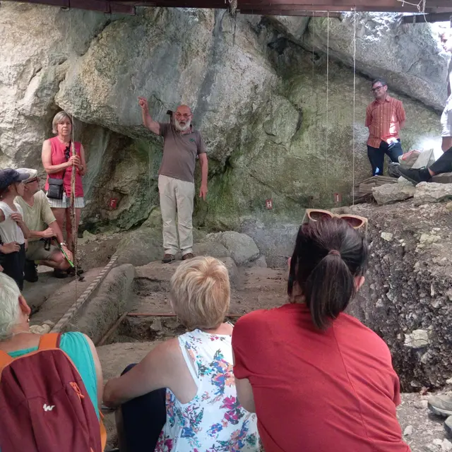 Visite de l'abri préhistorique Thoys II