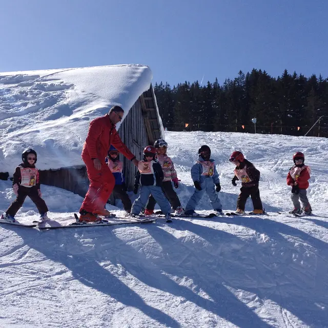 Cours de ski alpin collectifs: Enfants et adultes_Bernex