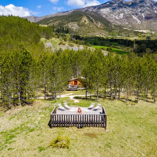 Cabane d'hôtes Céphée dans son environnement