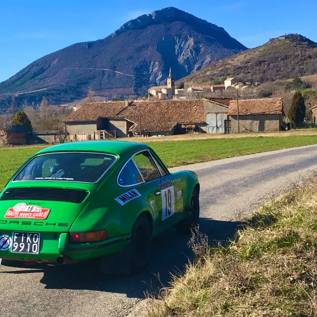 Passage du 28è Rallye Monte Carlo Historique : Le Château – La Bâtie-des-Fonts_La Piarre