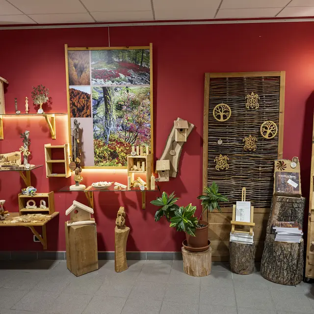 Espace boutique de la Maison du Bois de Méolans-Revel