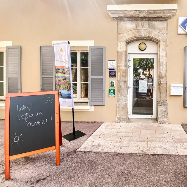 Devanture office de tourisme de Cuers