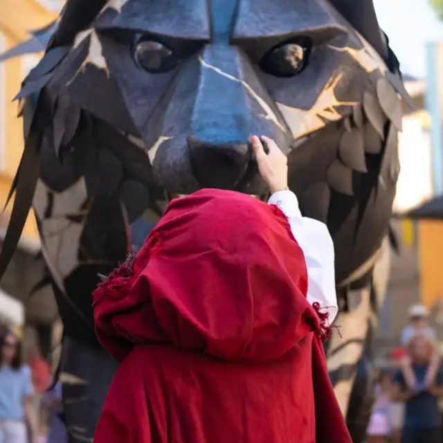 Déambulation Rouge Sauvage x Bric à Brac - Bonjour l'Hiver_Annemasse