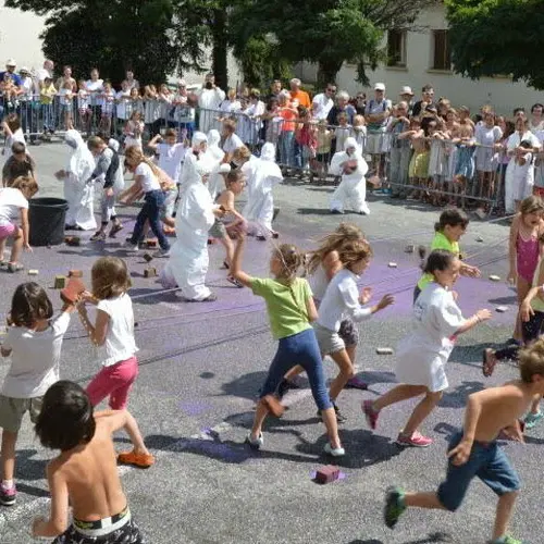 La Bataille d'éponges colorées_Guillestre