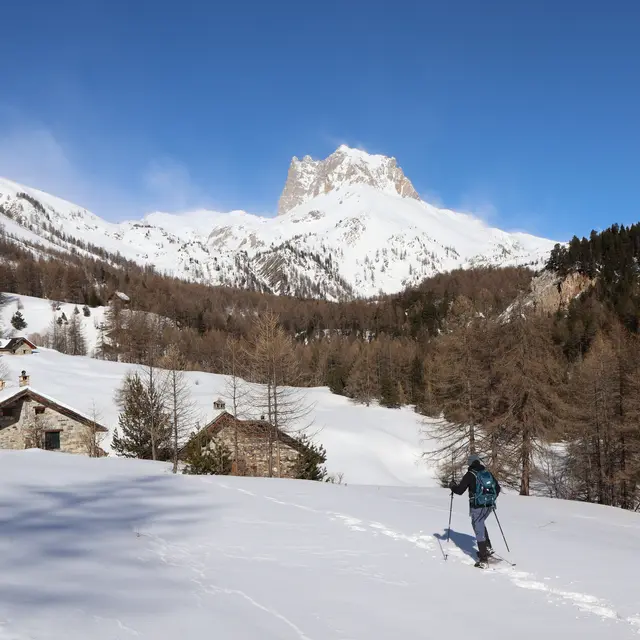 Les granges de la Vallée Étroite : accès aux refuges I Re Magi et Terzo Alpini_Névache