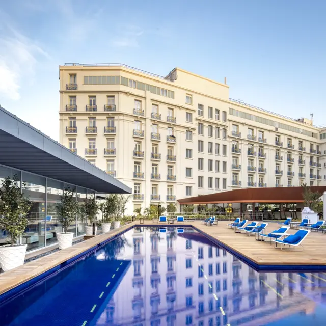 Édition limitée : la ligne de bagages Hôtel Martinez x Bob