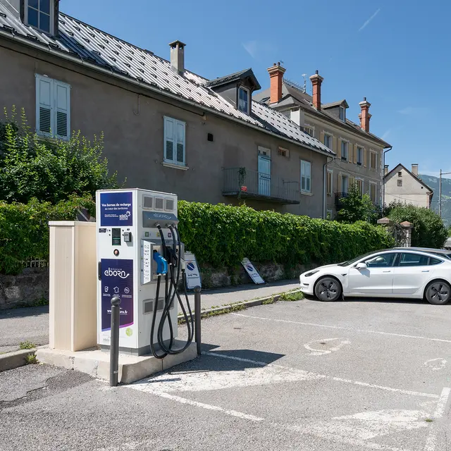 Borne de recharge pour véhicules électriques - Place Aimé Gassier, Barcelonnette