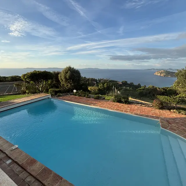 panorama  sur iles d'or et cap negre