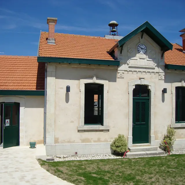 La Petite École - Extérieur