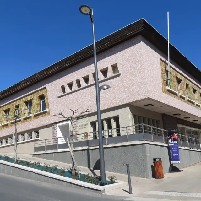Bibliothèque et salle des fêtes