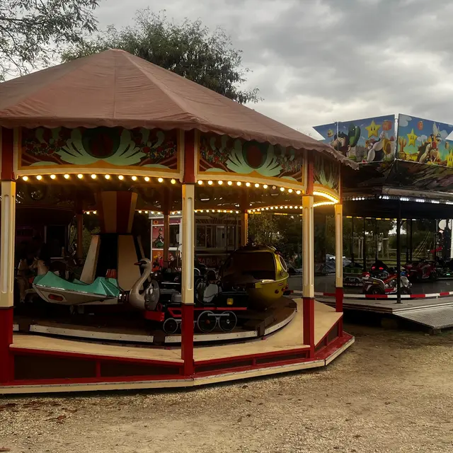 Les manèges et les autos tamponneuses de la Barbette_Saint-Martin-de-Ré