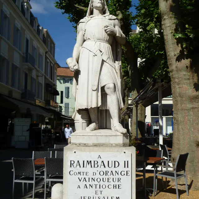 Statue Raimbaud II Comte d'Orange