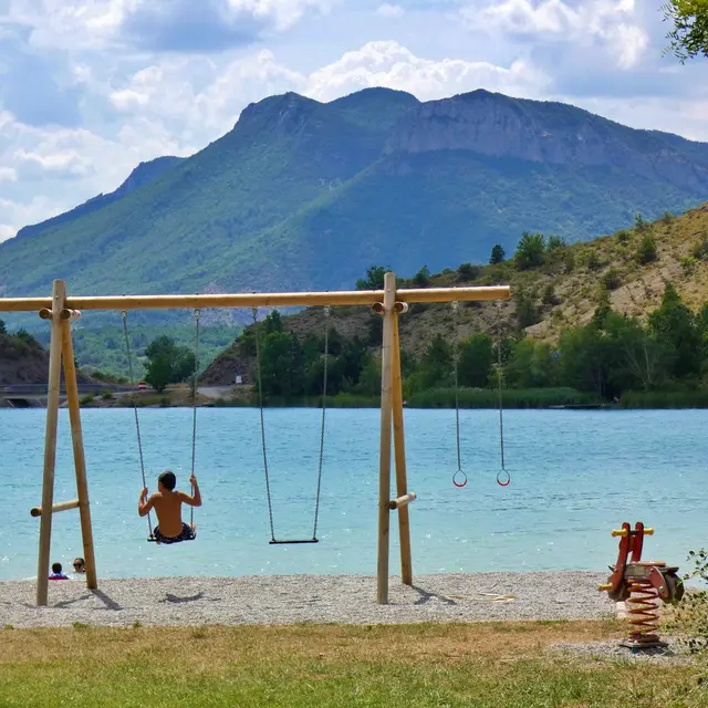 Aire de jeux et pique-nique du plan d'eau du Riou_Garde-Colombe
