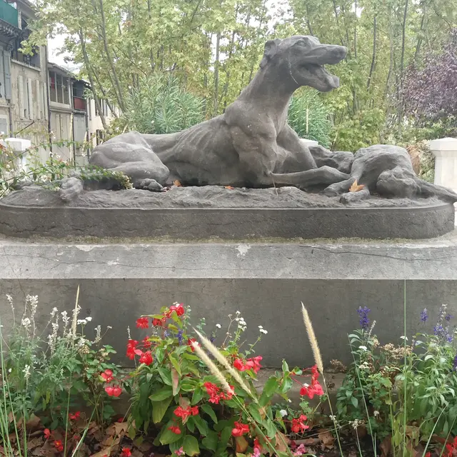 Statue lévrier et lièvre