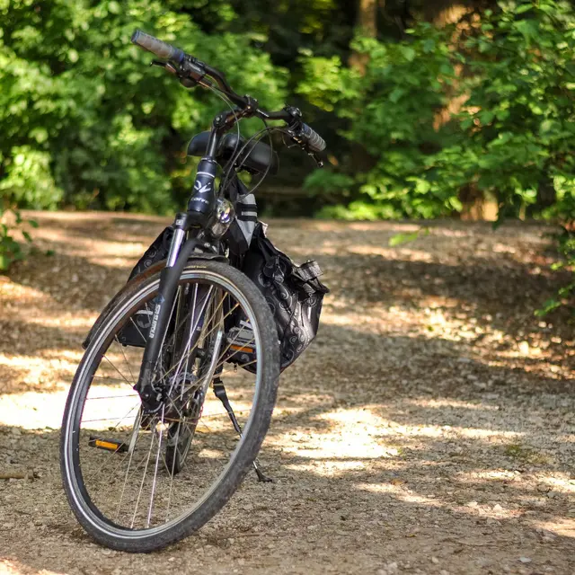 Brignoles, le hameau des Censiés à vélo