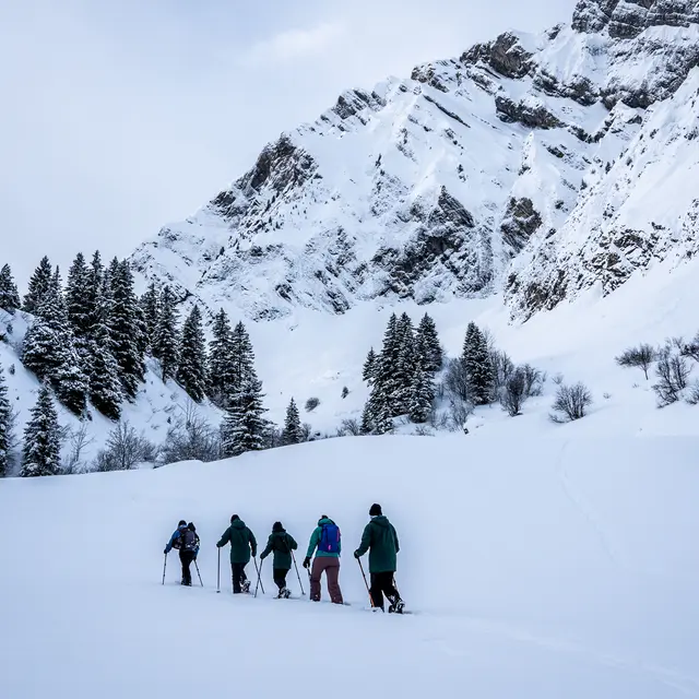 Randonnée privée en raquettes avec le Bureau des Guides_La Clusaz