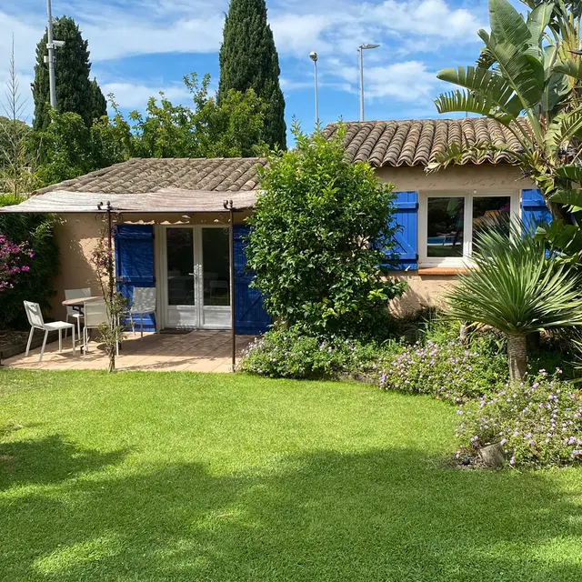 Vue de la maison bleue