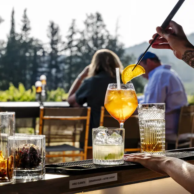 Domaine La Pierre Blanche - L'Ambar Sunset Lounge Eygalières cocktail