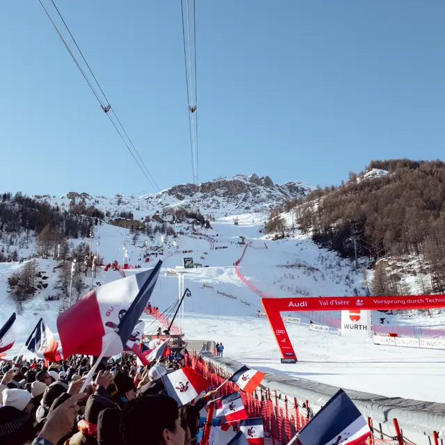 Ambiance au pied de la face de Bellevarde lors de la coupe du monde de ski alpin Hommes (70ème Critérium)