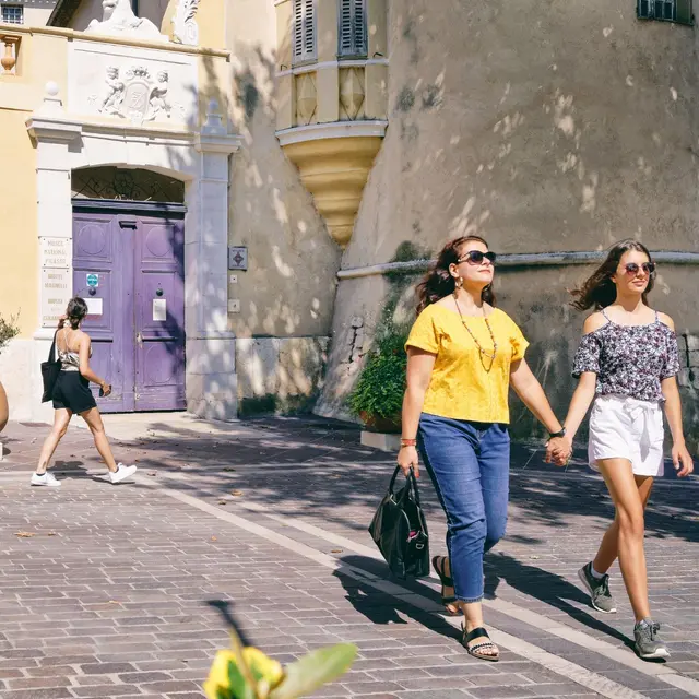 D’une flèche mon cœur percé – Statues de Martial Raysse_Vallauris Golfe - Juan
