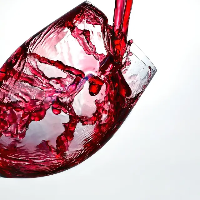 https://pixabay.com/fr/photos/vin-%C3%A9claboussure-verre-rouge-1543172/