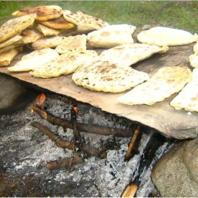 Cuisson à la ciappe des tourtons aux herbes sauvages